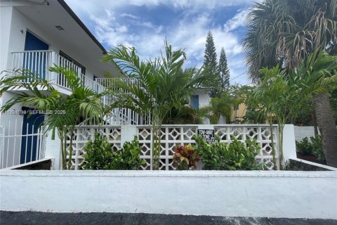 House in Fort Lauderdale, Florida 1 bedroom, 509.85 sq.m. № 2052708 - photo 2