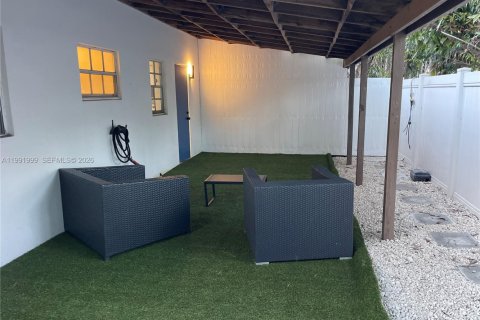 House in Fort Lauderdale, Florida 1 bedroom, 509.85 sq.m. № 2052708 - photo 14