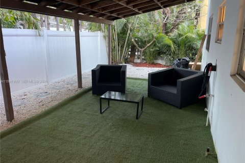 House in Fort Lauderdale, Florida 1 bedroom, 509.85 sq.m. № 2052708 - photo 13