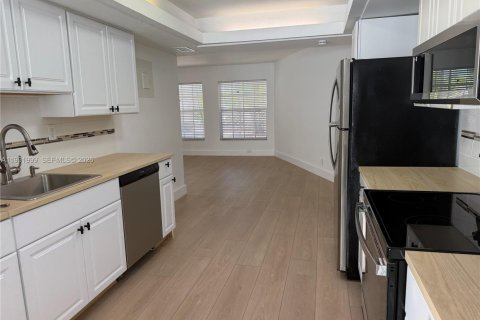 House in Fort Lauderdale, Florida 1 bedroom, 509.85 sq.m. № 2052708 - photo 3