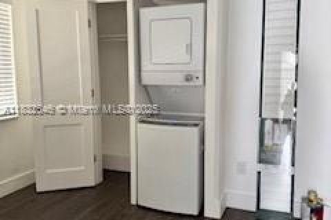 Appartement à louer à Coral Gables, Floride: 2 chambres, 261.43 m2 № 1814568 - photo 7