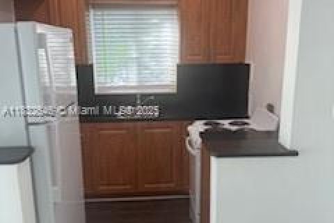 Appartement à louer à Coral Gables, Floride: 2 chambres, 261.43 m2 № 1814568 - photo 4