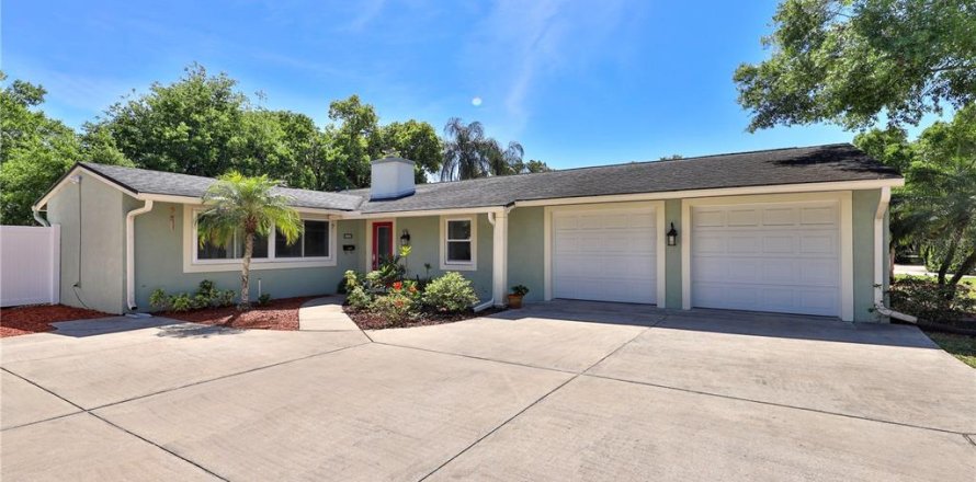 House in Winter Park, Florida 3 bedrooms, 153.85 sq.m. № 1593042