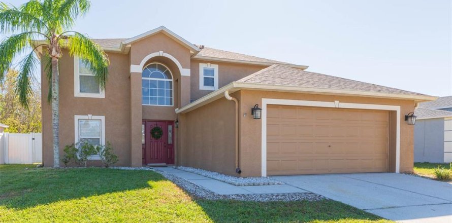 House in Land O' Lakes, Florida 4 bedrooms, 197.7 sq.m. № 1533417