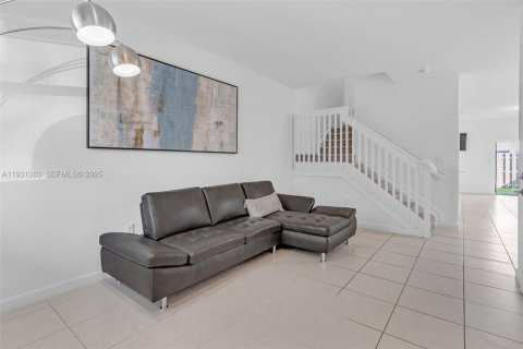 Снять в аренду таунхаус в Хомстед, Флорида 3 спальни, 169.08м2, № 1989777 - фото 7