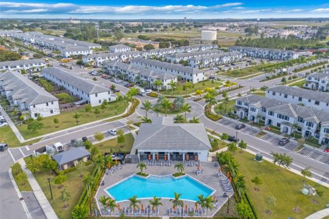 Снять в аренду таунхаус в Хомстед, Флорида 3 спальни, 169.08м2, № 1989777 - фото 21