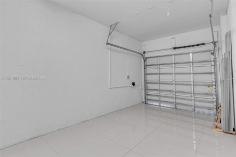 Снять в аренду таунхаус в Хомстед, Флорида 3 спальни, 169.08м2, № 1989777 - фото 16