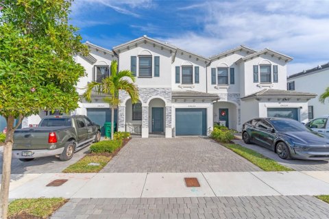 Снять в аренду таунхаус в Хомстед, Флорида 3 спальни, 169.08м2, № 1989777 - фото 19