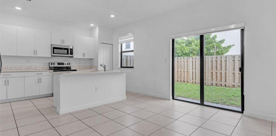 Таунхаус в Хомстед, Флорида 3 спальни, 169.08м2 № 1989777