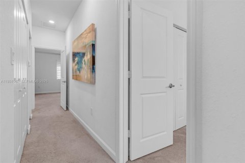 Снять в аренду таунхаус в Хомстед, Флорида 3 спальни, 169.08м2, № 1989777 - фото 8