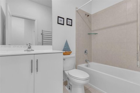 Снять в аренду таунхаус в Хомстед, Флорида 3 спальни, 169.08м2, № 1989777 - фото 10