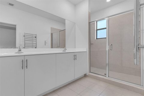 Снять в аренду таунхаус в Хомстед, Флорида 3 спальни, 169.08м2, № 1989777 - фото 14