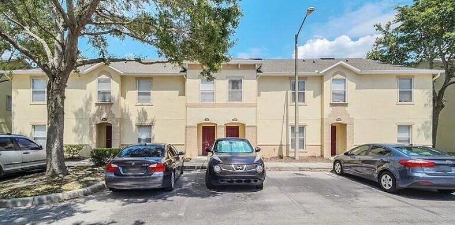 Adosado en Kissimmee, Florida 4 dormitorios, 174.66 m2 № 2078219