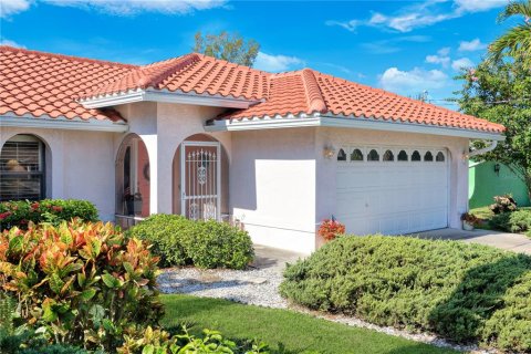 House in Cape Coral, Florida 3 bedrooms, 163.51 sq.m. № 2304589