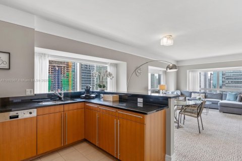 Купить кондоминиум в Майами, Флорида 2 спальни, 162.3м2, № 1932001 - фото 1