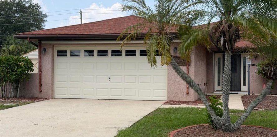 Duplex in Merrit Island, Florida 2 bedrooms, 147.34 sq.m. № 2258339