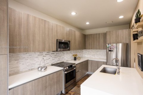 Townhouse in Doral, Florida 3 bedrooms, 168.71 sq.m. № 1931221 - photo 10