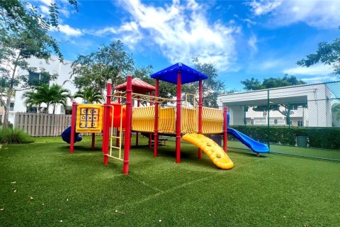 Townhouse in Doral, Florida 3 bedrooms, 168.71 sq.m. № 1931221 - photo 30