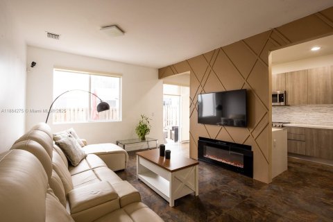 Townhouse in Doral, Florida 3 bedrooms, 168.71 sq.m. № 1931221 - photo 8