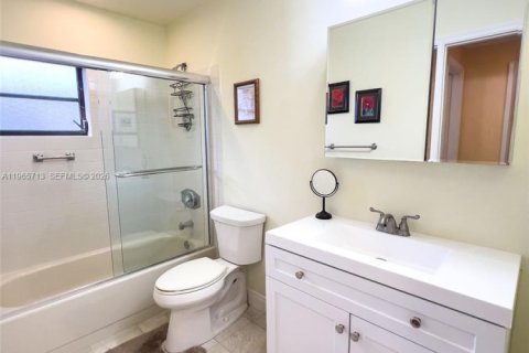 Villa ou maison à vendre à Boynton Beach, Floride: 2 chambres, 130.06 m2 № 2027365 - photo 11