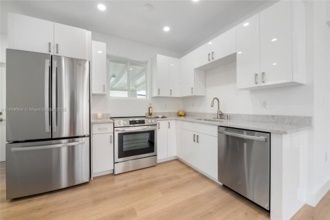 Casa en venta en Miami, Florida, 2 dormitorios, 106.56 m2 № 1888222 - foto 5