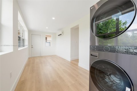 Casa en venta en Miami, Florida, 2 dormitorios, 106.56 m2 № 1888222 - foto 18