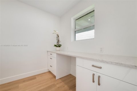 Casa en venta en Miami, Florida, 2 dormitorios, 106.56 m2 № 1888222 - foto 28