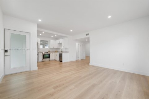Casa en venta en Miami, Florida, 2 dormitorios, 106.56 m2 № 1888222 - foto 9