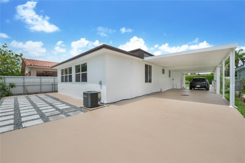 Casa en venta en Miami, Florida, 2 dormitorios, 106.56 m2 № 1888222 - foto 22