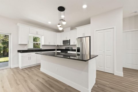 Casa en venta en St. Lucie, Florida, 4 dormitorios, 209.03 m2 № 2081595 - foto 12