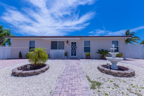 Casa en venta en Homestead, Florida, 3 dormitorios, 156.08 m2 № 1865301 - foto 13