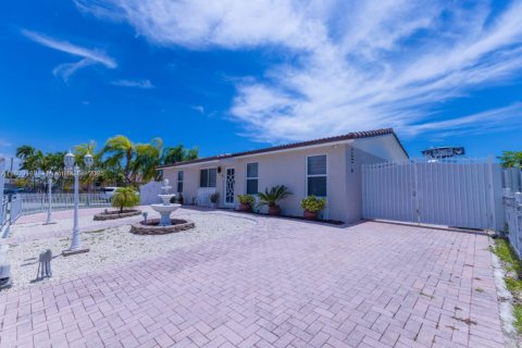 Casa en venta en Homestead, Florida, 3 dormitorios, 156.08 m2 № 1865301 - foto 14