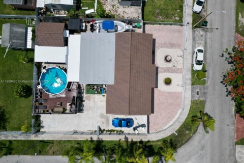 Casa en venta en Homestead, Florida, 3 dormitorios, 156.08 m2 № 1865301 - foto 1