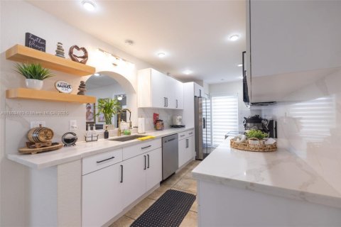 Casa en venta en Homestead, Florida, 3 dormitorios, 156.08 m2 № 1865301 - foto 25