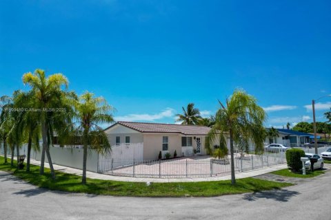 Casa en venta en Homestead, Florida, 3 dormitorios, 156.08 m2 № 1865301 - foto 9