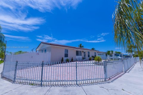 Casa en venta en Homestead, Florida, 3 dormitorios, 156.08 m2 № 1865301 - foto 6