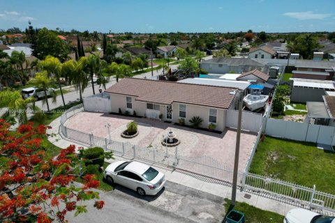Casa en venta en Homestead, Florida, 3 dormitorios, 156.08 m2 № 1865301 - foto 10