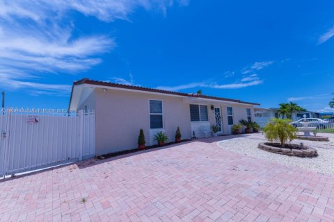 Casa en venta en Homestead, Florida, 3 dormitorios, 156.08 m2 № 1865301 - foto 11
