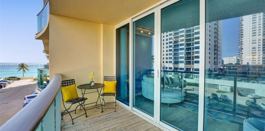 Condominio en Hollywood, Florida, 1 dormitorio № 1695928