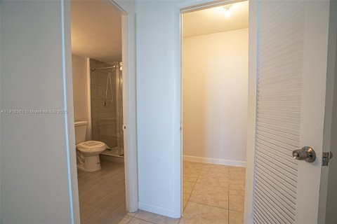 Copropriété à vendre à Hallandale Beach, Floride: 2 chambres, 111.48 m2 № 1971105 - photo 24