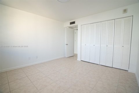 Copropriété à vendre à Hallandale Beach, Floride: 2 chambres, 111.48 m2 № 1971105 - photo 25
