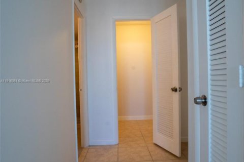Copropriété à vendre à Hallandale Beach, Floride: 2 chambres, 111.48 m2 № 1971105 - photo 19