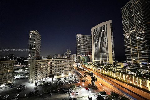 Copropriété à vendre à Hallandale Beach, Floride: 2 chambres, 111.48 m2 № 1971105 - photo 6