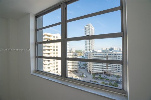 Copropriété à vendre à Hallandale Beach, Floride: 2 chambres, 111.48 m2 № 1971105 - photo 21