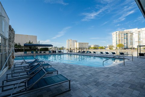 Copropriété à vendre à Hallandale Beach, Floride: 2 chambres, 111.48 m2 № 1971105 - photo 9