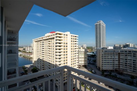 Copropriété à vendre à Hallandale Beach, Floride: 2 chambres, 111.48 m2 № 1971105 - photo 30