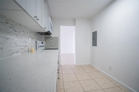 Copropriété à vendre à Hallandale Beach, Floride: 2 chambres, 111.48 m2 № 1971105 - photo 16