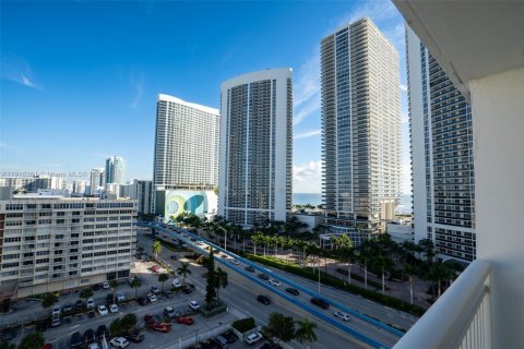 Copropriété à vendre à Hallandale Beach, Floride: 2 chambres, 111.48 m2 № 1971105 - photo 29
