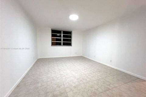 Copropriété à vendre à Hallandale Beach, Floride: 2 chambres, 111.48 m2 № 1971105 - photo 4