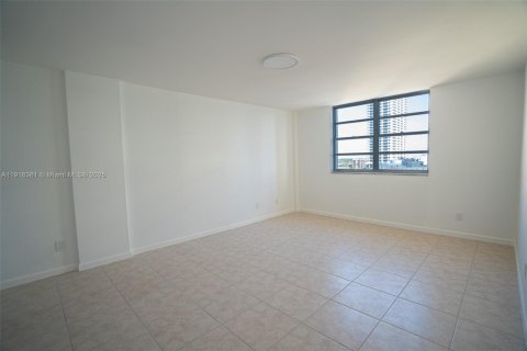 Copropriété à vendre à Hallandale Beach, Floride: 2 chambres, 111.48 m2 № 1971105 - photo 26
